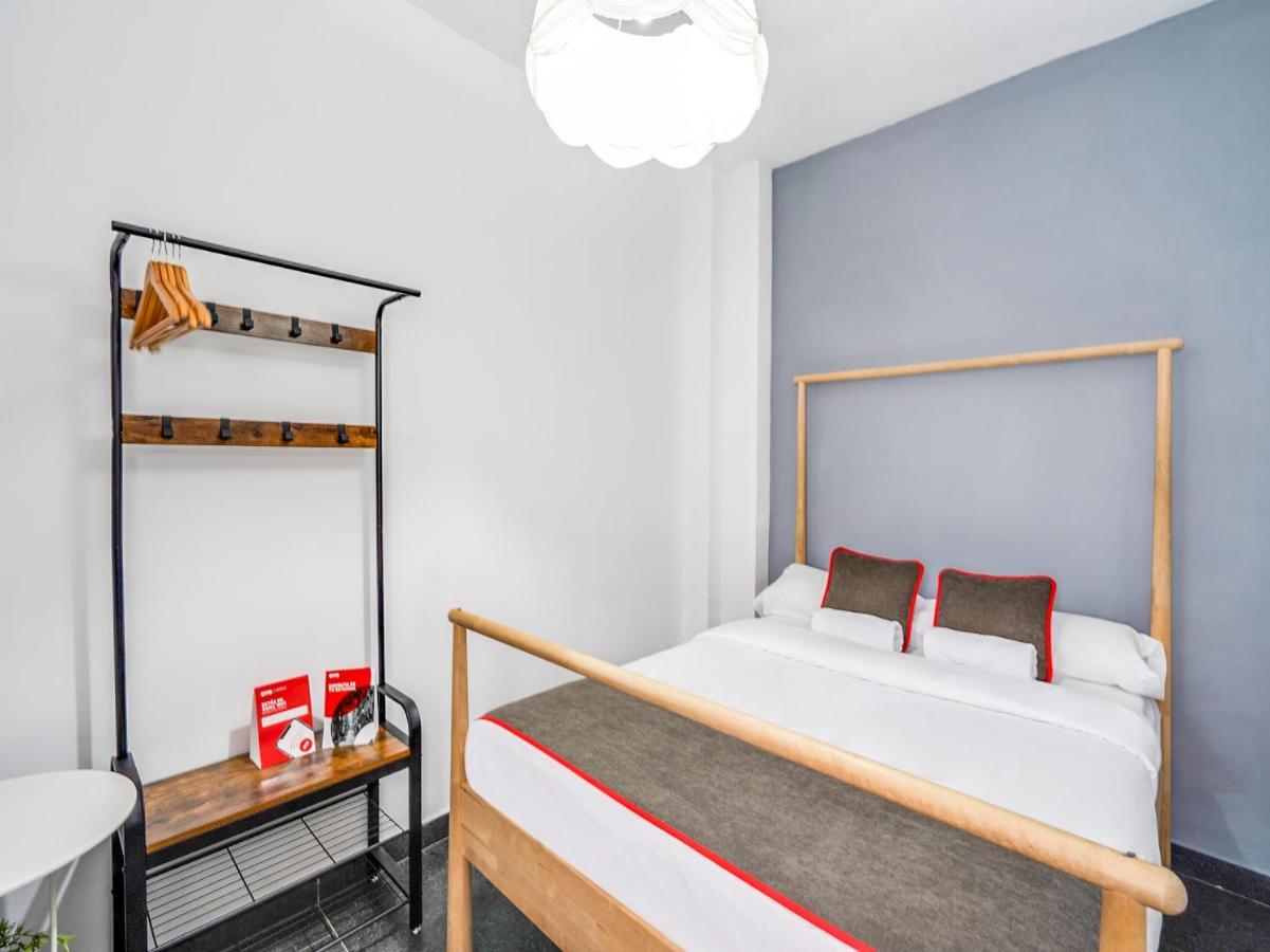 Oyo Ruzafa Guesthouse バレンシア エクステリア 写真