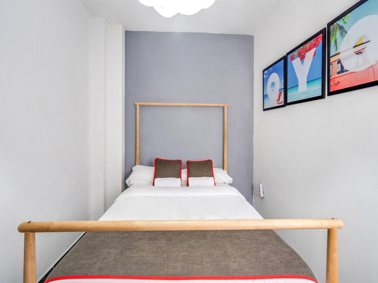 Oyo Ruzafa Guesthouse バレンシア エクステリア 写真