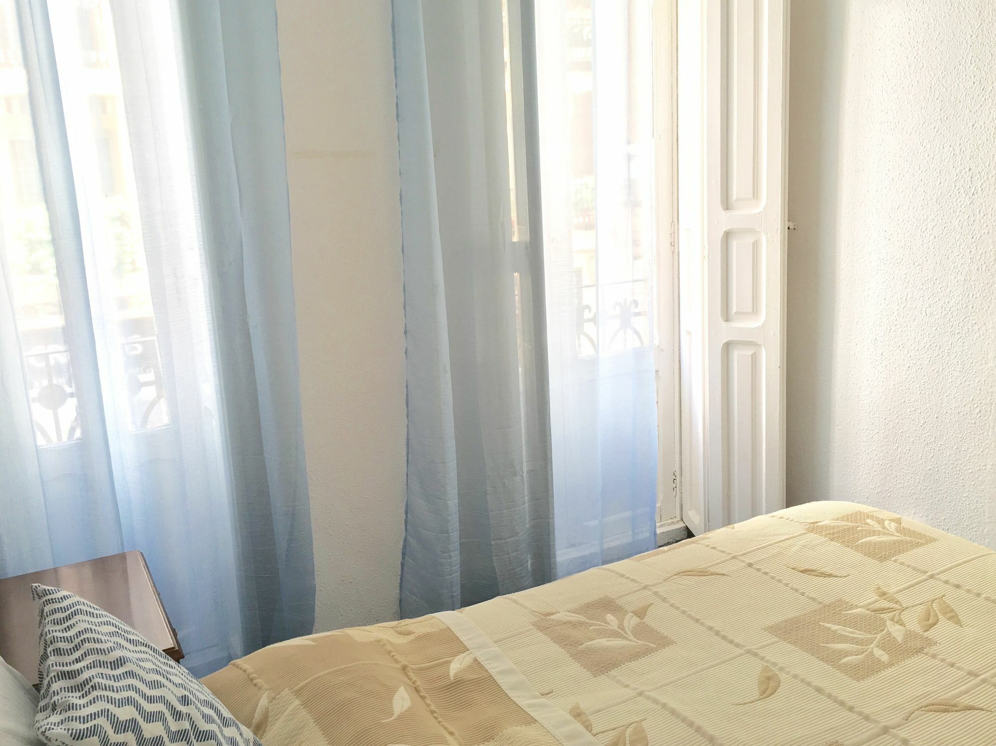 Oyo Ruzafa Guesthouse バレンシア エクステリア 写真