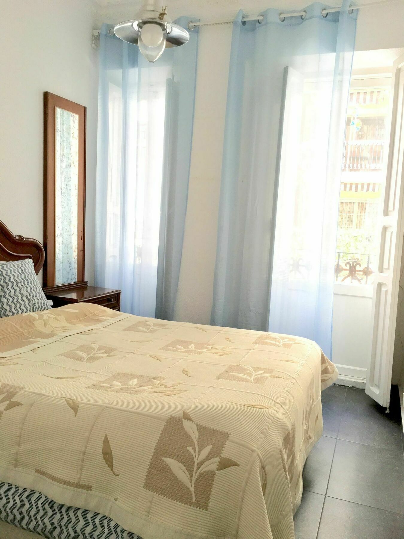Oyo Ruzafa Guesthouse バレンシア エクステリア 写真